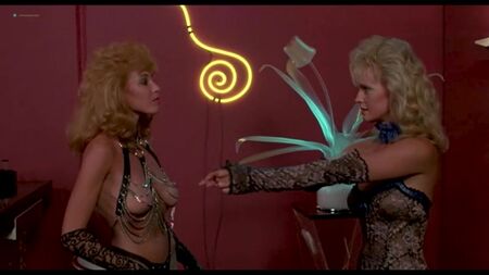 Shari Shattuck, Lisa London, ecc. Nude - The Naked Cage (1986)