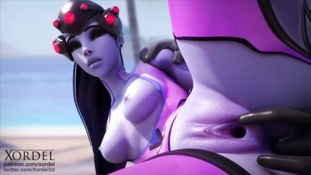 Widowmaker nuda in spiaggia