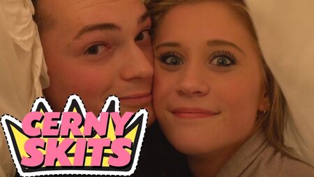 Sketch di Amanda Cerny con Lance Stewart, Lizzie Wurst, Jordan Taylor, Katja Glieson e Justin Roberts