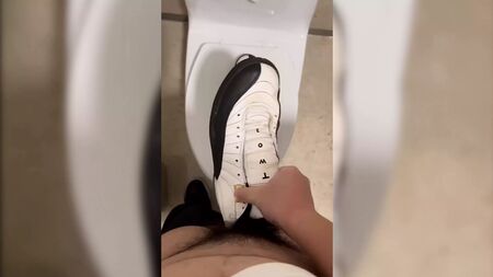 Scopare e venire nelle scarpe da ginnastica Nike Air Jordan
