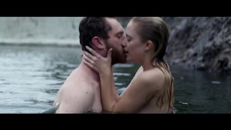 Maika Monroe nuda – Bokeh (2017) HD 1080p Guarda online / Maika Monroe – Bokeh