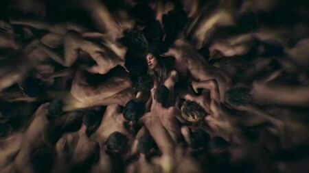 Blake Lively nuda: lo scandalo delle foto in cui mostra il seno in "All I See Is You" su ScandalPlanetCom