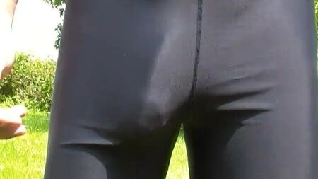 Sperma nei pantaloni da ciclista