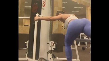 Jacqueline Petzak: routine di allenamento per glutei e gambe della modella di fitness sexy