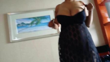 Un breve video, un seno prosperoso