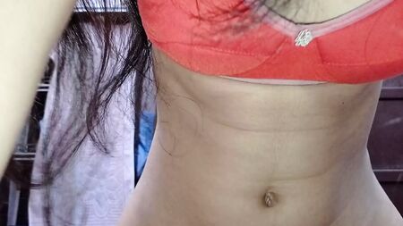 Mi sono scopato la mia ragazza e le è uscita la pipì, in full HD con audio hindi nitido, video porno desi, porno indiano