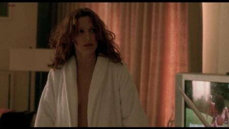Erin Daniels (scene di nudo di Erin Daniels in "One Hour Photo", 2002)
