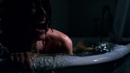 Amy Acker nuda - Supernatural (2005) stg 1 ep. 3