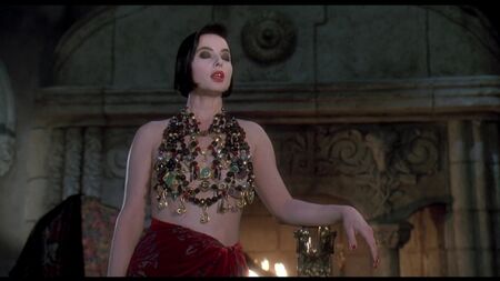 Isabella Rossellini, Catherine Bell ecc. Nude - La morte ti si addice (1992)