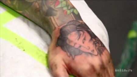 Tatuaggi a mano con volti giapponesi - Macchine per tatuaggi McSim - Macchine per tatuaggi Excalibur