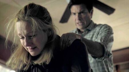 Laura Linney: sesso orale e scene di sesso in "Ozark" su ScandalPlanetCom
