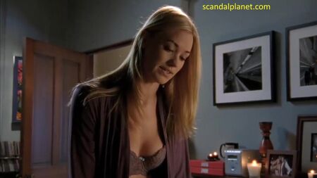 Il décolleté di Yvonne Strahovski nella serie "Chuck" - ScandalPlanet.Com