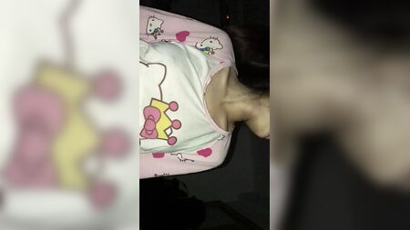 Ragazzina cinese in pigiama 1