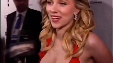 Scarlett Johansson - momenti sexy 2