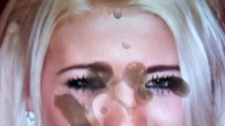 Lola di Eastenders (Danielle Harold) si fa fare un trattamento viso