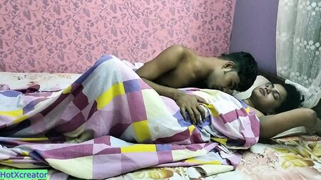 Sesso bollente a mezzanotte con una bhabhi tettona! Sesso indiano