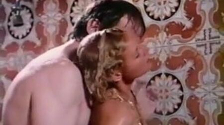 Dominique Saint Claire e Roger Caine in un grande classico del porno