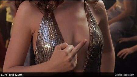 Michelle Trachtenberg, Lucy Lawless e Jessica Boehrs in topless