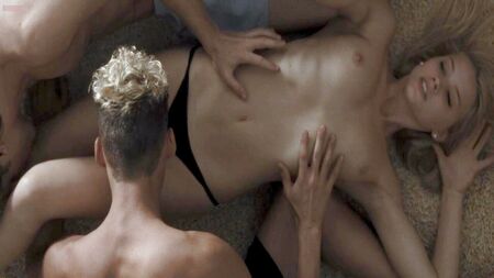 Il sedere e il seno sexy di Amber Heard