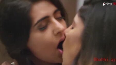 Scena lesbica di Shiny Dixit in Junoon e Ishq.mp4