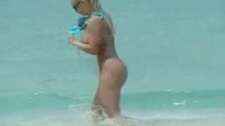 Nicole CoCo Austin: Tette grandi e culo in bikini sulla spiaggia - Ameman
