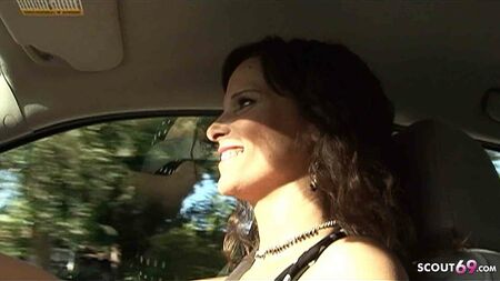 La MILF cougar Syren de Mer parla di una scopata con uno straniero di colore e di un tradimento
