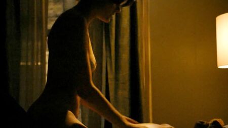 La scena di sesso con Frankie Shaw nuda in "Good Girls Revolt" - ScandalPlan