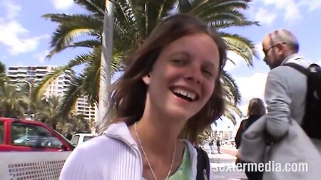 Una ragazzaccia sfacciata si fa scopare
