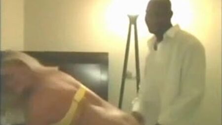La MILF Alyssa Charles contro 2 grossi cazzi neri