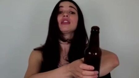 Crystal Reed fa un provino per interpretare una sgualdrina