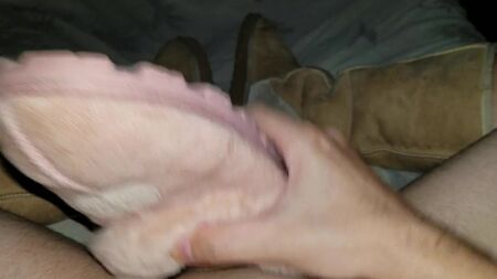 pantofole ricoperte di sperma