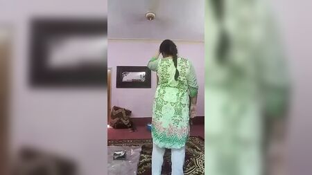 Una coppia di anziani punjabi fa sesso a casa