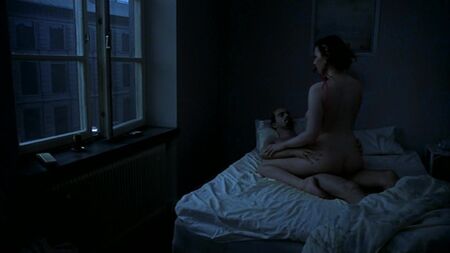 Hanna Eriksson nuda in *Canzoni dal secondo piano* (2000)