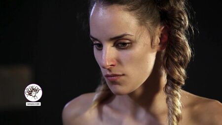 Ragazzina troia con un bavaglio in bocca