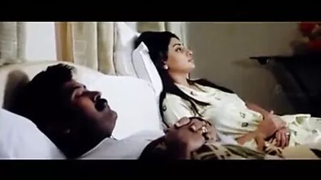 Scene piccanti indiane in un film tamil