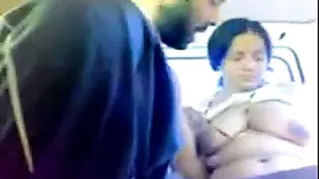 Una coppia marathi fa sesso in macchina