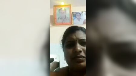 Coppie tamil sexy alla loro prima volta in una chat di sesso in video