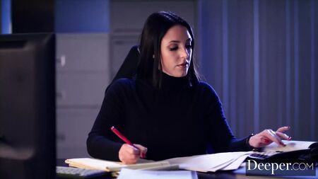 Più in profondità. Gabbie Carter si sottomette ad Angela White e a suo marito