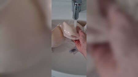 Dopo l'eiaculazione devono essere puliti