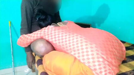 Il vicino si è scopato la figa stretta della ragazza