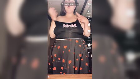 Raccolta TikTok di donne formose arrapate, nude e che si masturbano