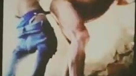 Il papà passivo si fa scopare nel culo dai ragazzi