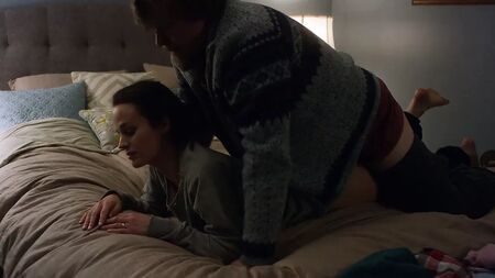 Elizabeth Reaser - Easy Stagione 1 Episodio 1: Scene di sesso