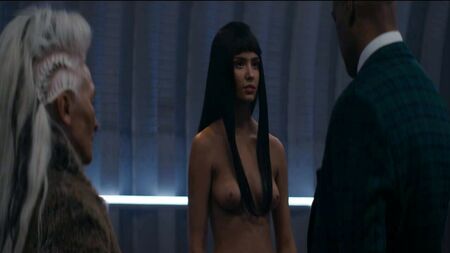Matilda Anna Ingrid Lutz ha mostrato il proprio corpo nudo