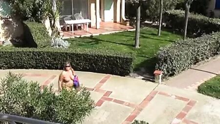 Goditi il sole in un resort per nudisti