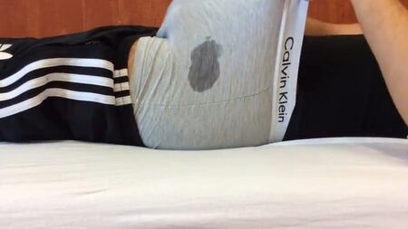 Io, GreGG69SKuLL, il mio cazzo che viene di nuovo nei boxer Calvin Klein