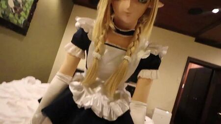 Il kigurumi gioca con il pene