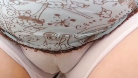 Mamma matura in mutandine, cameltoe, amatoriale, primo piano