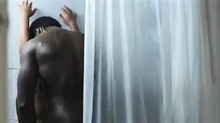 50 Cent si scopa una ragazza tosta sotto la doccia