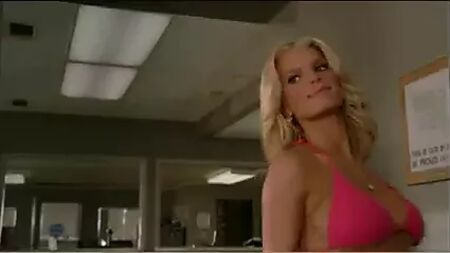 Jessica Simpson in "Hazzard" - Bikini rosa